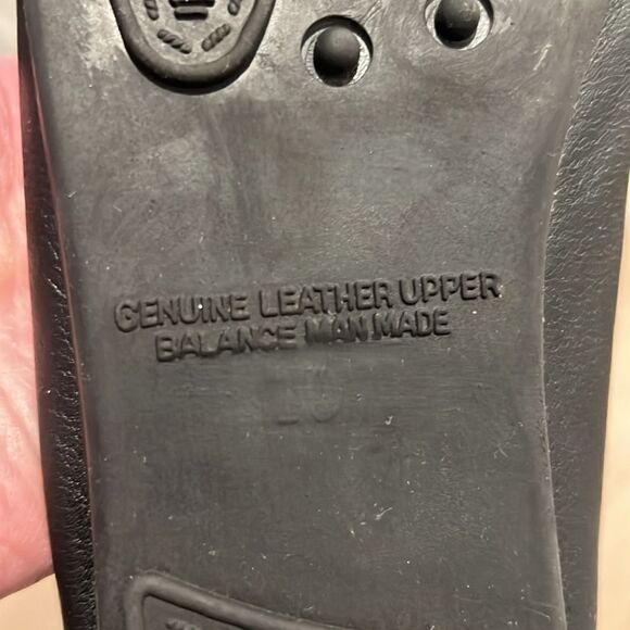 Hunter’s Run Leather Indigenous Beaded Moccasins - Picture 9 of 11